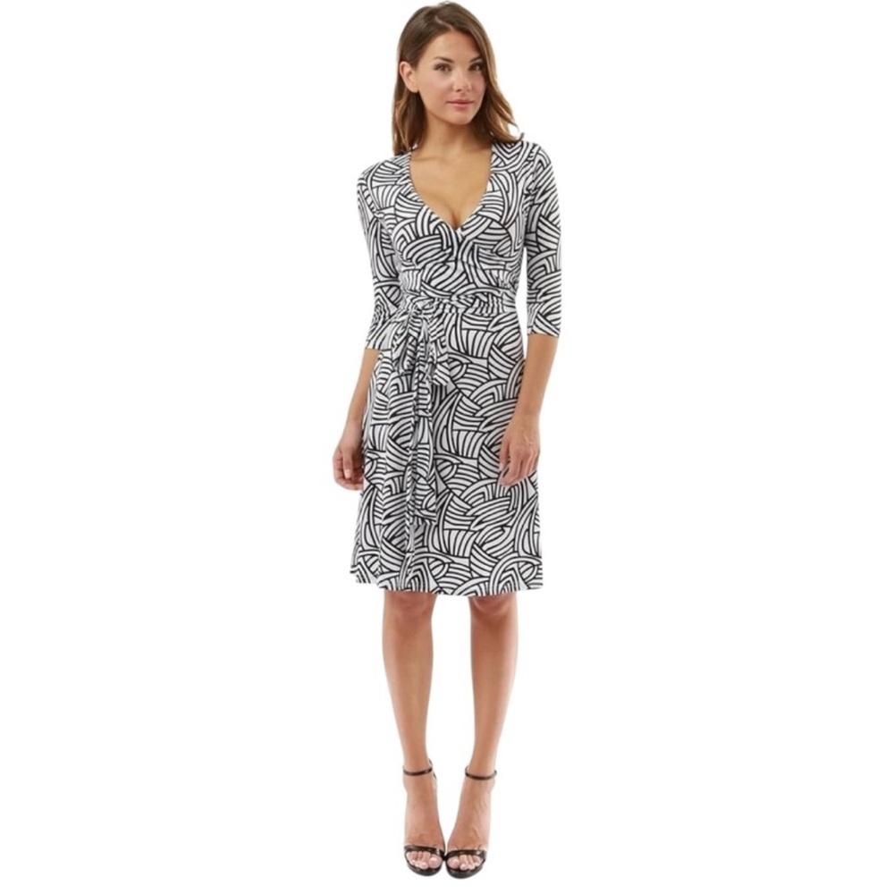 PattyBoutik Black and White Geometric Print 3/4 Sleeve Wrap Dress Size Small